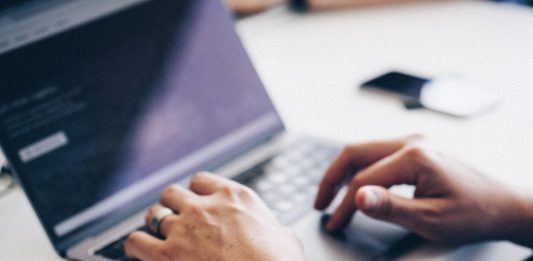 מסמכים משפטיים ליזמים המתחילים בלחיצת כפתור