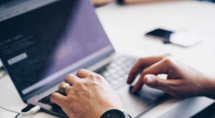 מסמכים משפטיים ליזמים המתחילים בלחיצת כפתור