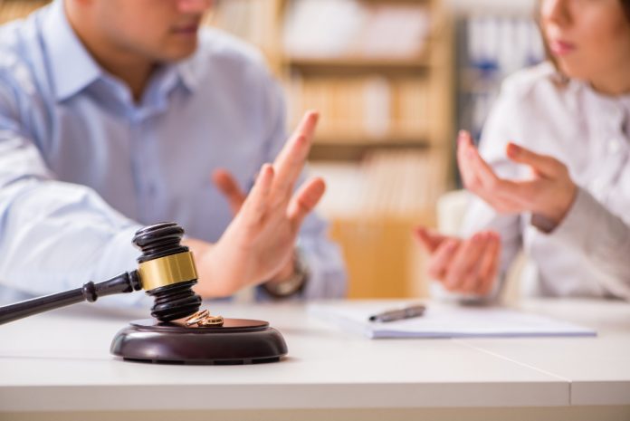 איך בוחרים עורך דין גירושין