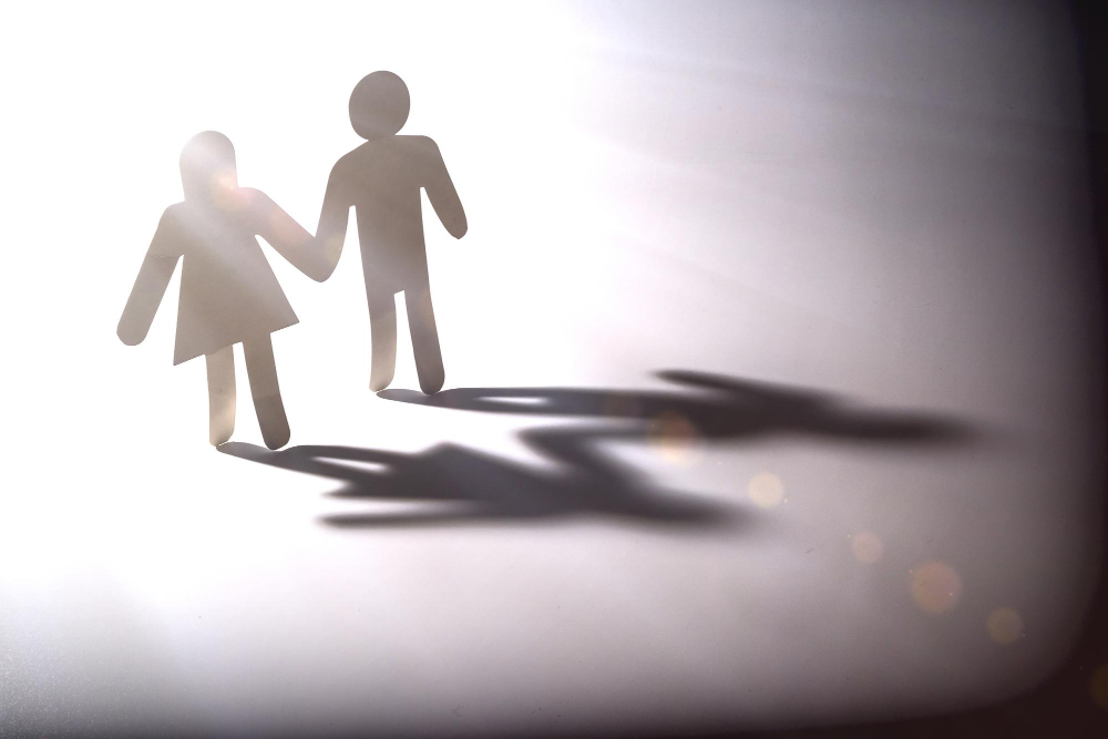 מעקבים ודיני משפחה – כיצד הוכחות מצולמות משפיעות על בית המשפט?